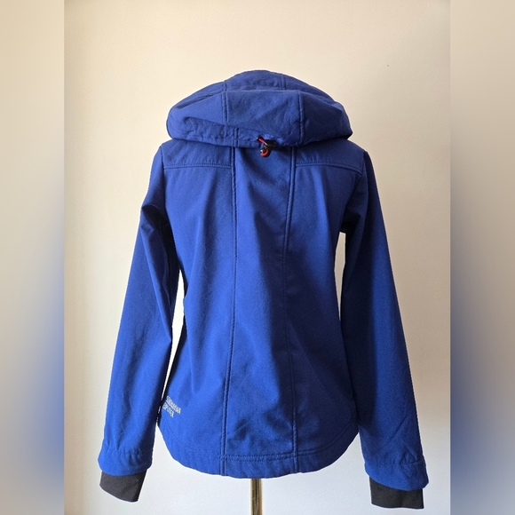 Scandinavian Explorer Blue Soft Shell Jacket, Red Floral Pattern And Zipper. XS - Picture 8 of 16